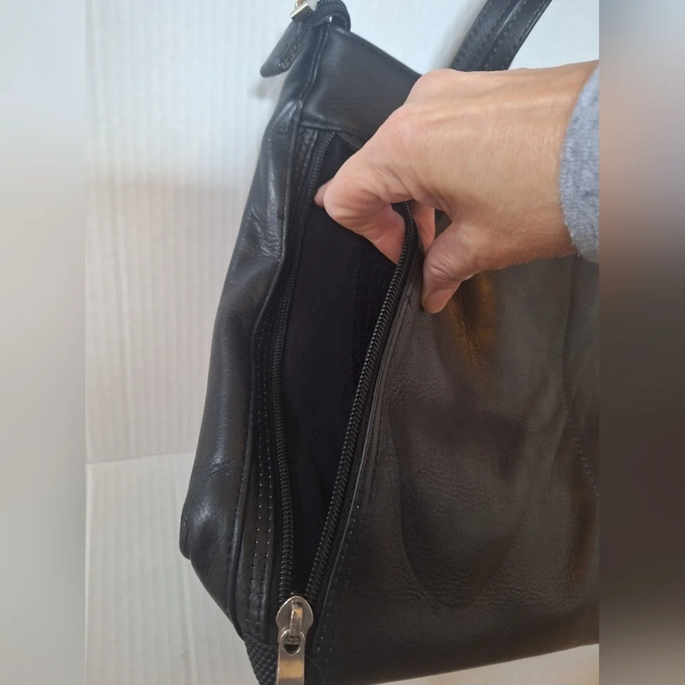 Gun Tote'n Mamas Black Calf Leather Concealed Carry Shoulder Bag Large